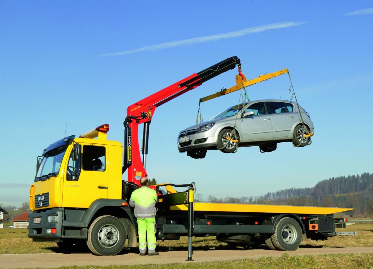 Servicios de grúa en Valencia - Benidorm y alrededores — Asistencia fiable de Vivaltaller